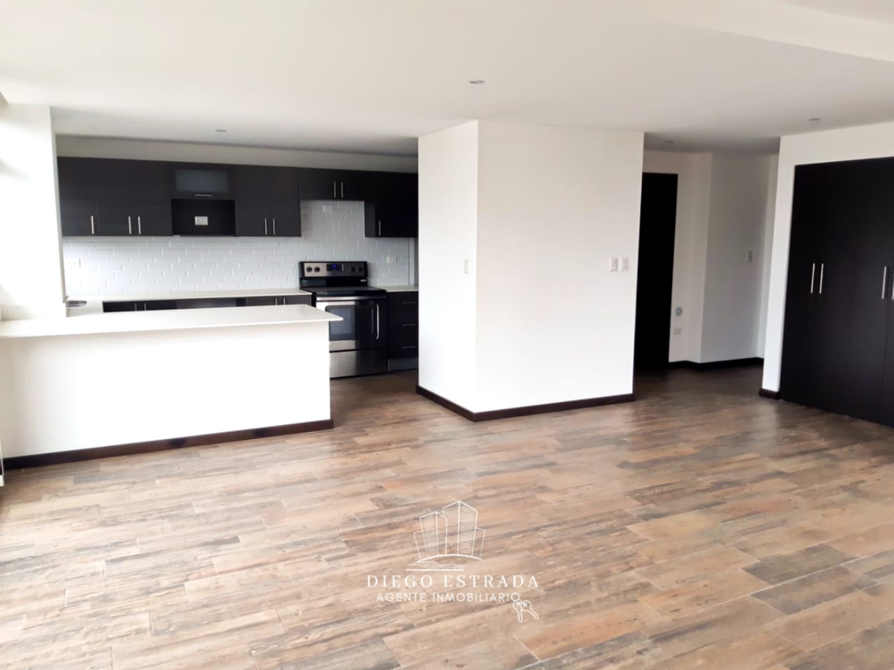 Zona 15, apartamento amplio — foto 3 de 11