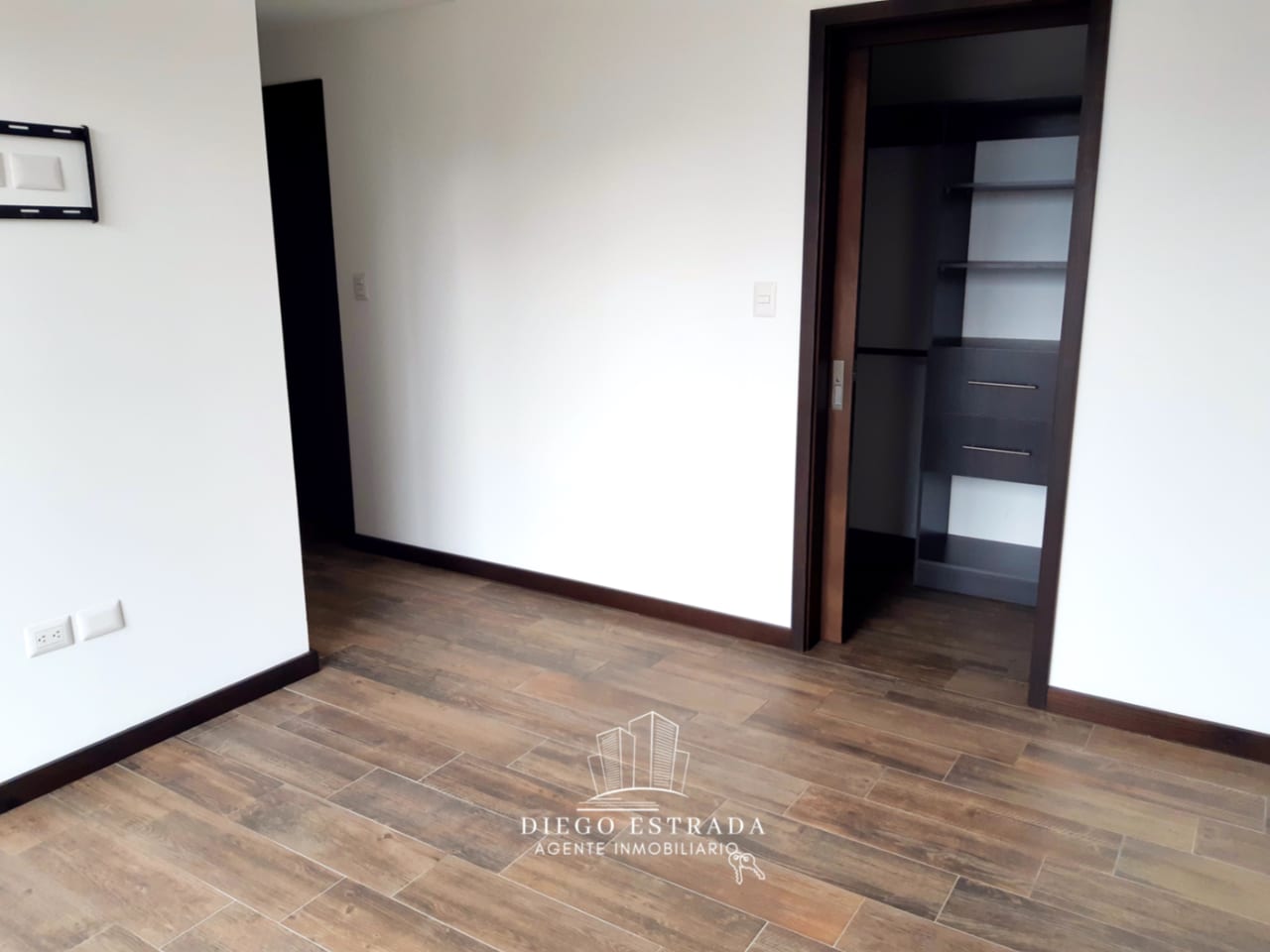 Zona 15, apartamento amplio — foto 8 de 11