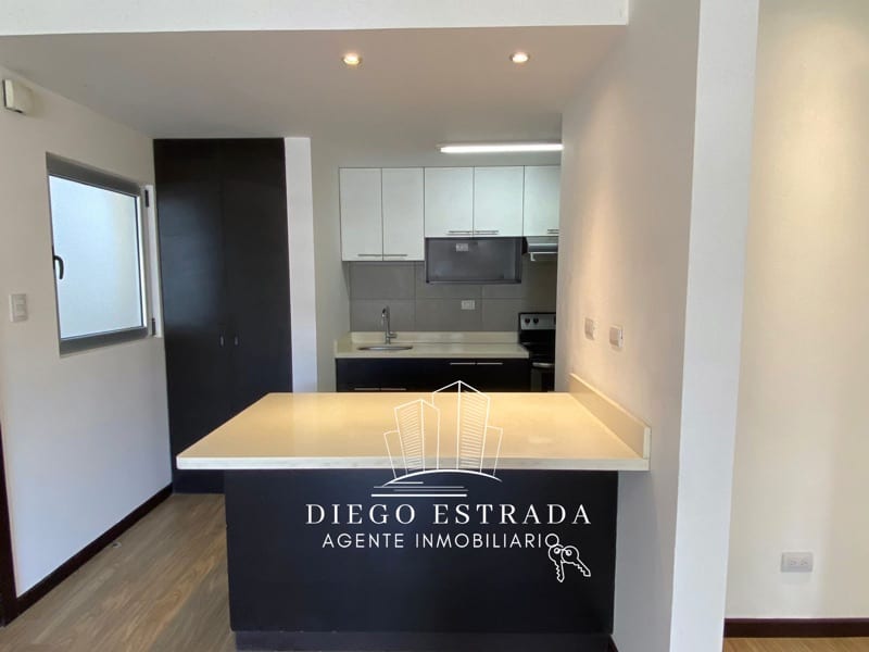 Apartamento con balcón y terraza — foto 11 de 12