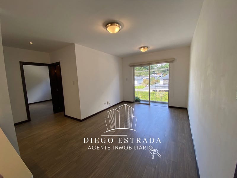 Apartamento con balcón y terraza — foto 9 de 12