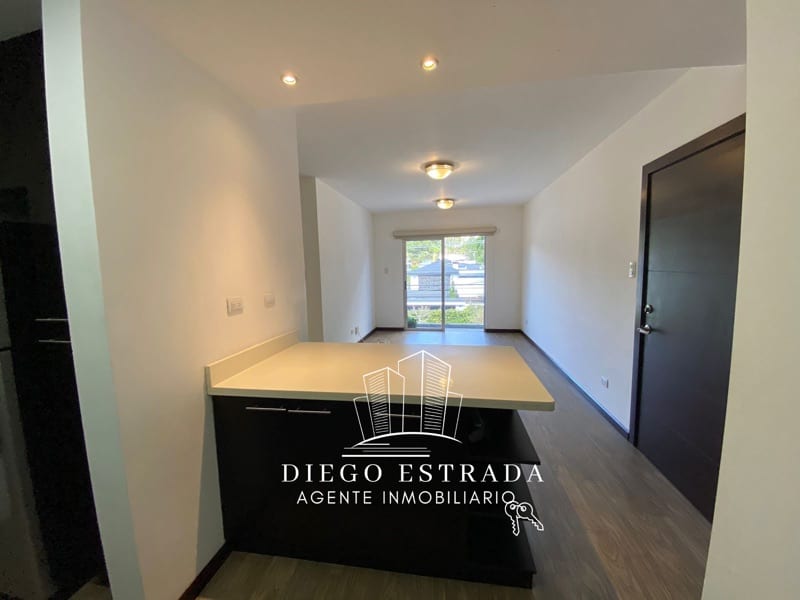 Apartamento con balcón y terraza — foto 3 de 12