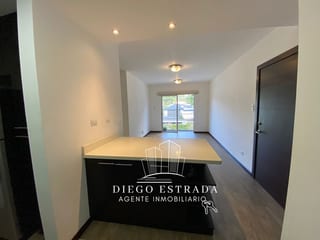 Apartamento con balcón y terraza — miniatura 3 de 12