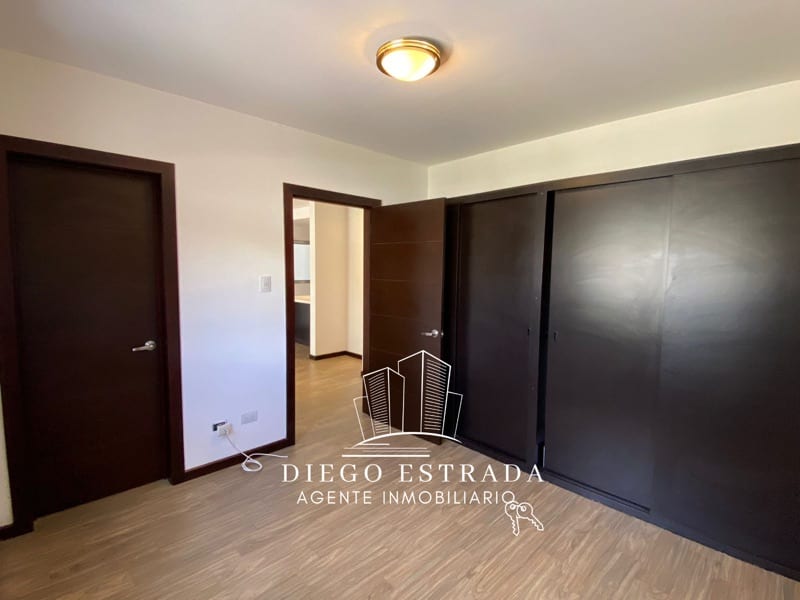 Apartamento con balcón y terraza — foto 2 de 12