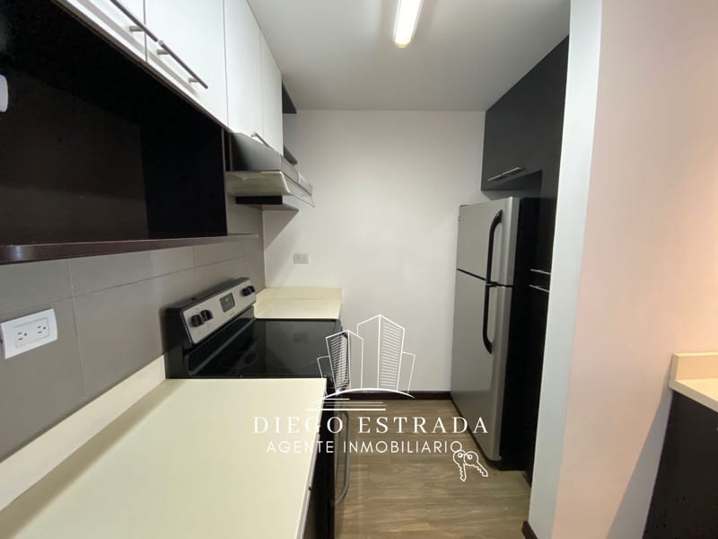 Apartamento con balcón y terraza — foto 7 de 12