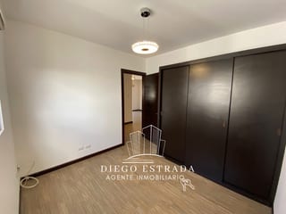 Apartamento con balcón y terraza — miniatura 4 de 12