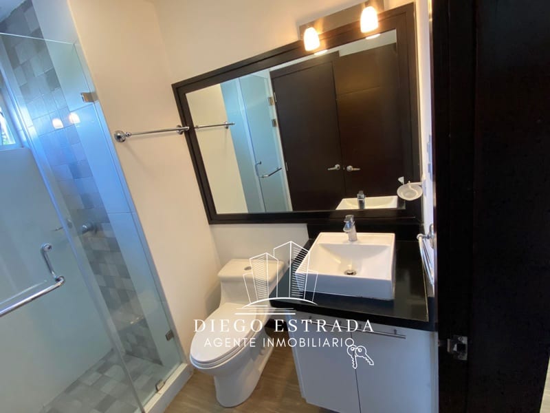 Apartamento con balcón y terraza — foto 12 de 12